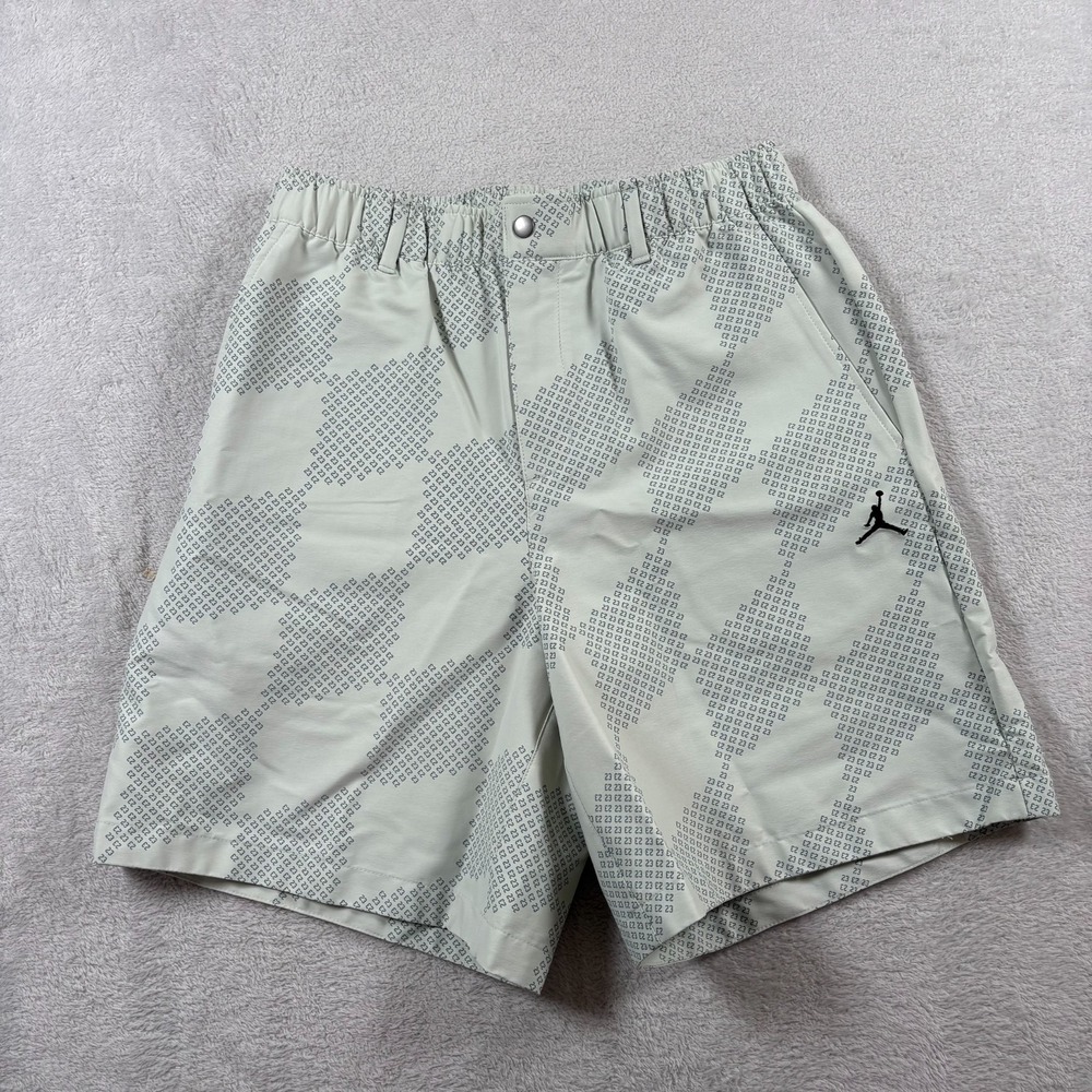 Nike Dri Fit Jordan Sport Golf Shorts Mens‎ M Light Silver Printed Sweat Wicking